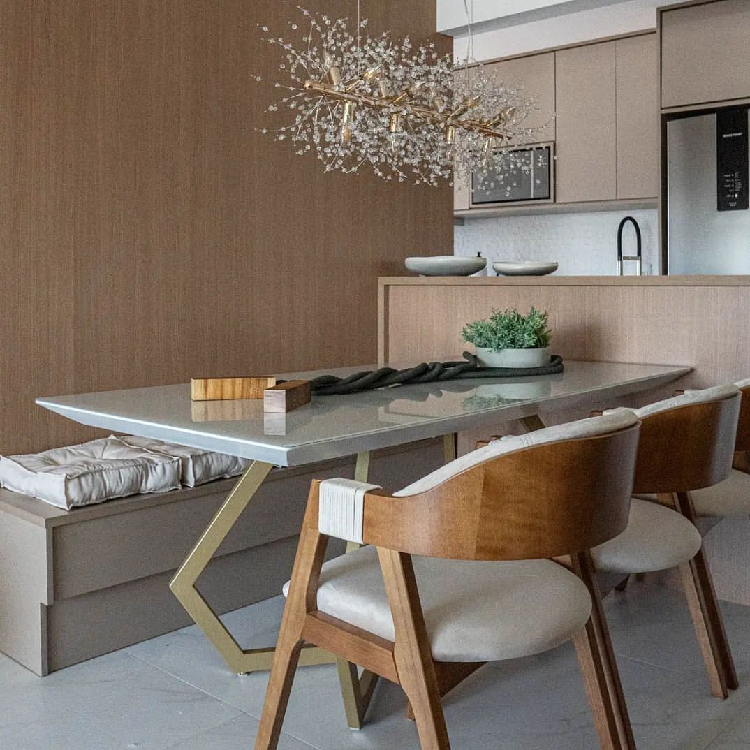 Lustre Pendente Retangular de Cristal Moderno Dente de Leão 90x30cm Cromado, iluminado com lâmpadas, com design sofisticado e elegante, ideal para quartos, sala de estar e sala de jantar. Lustres Gênesis loja online de Lustres e Iluminação Decorativa